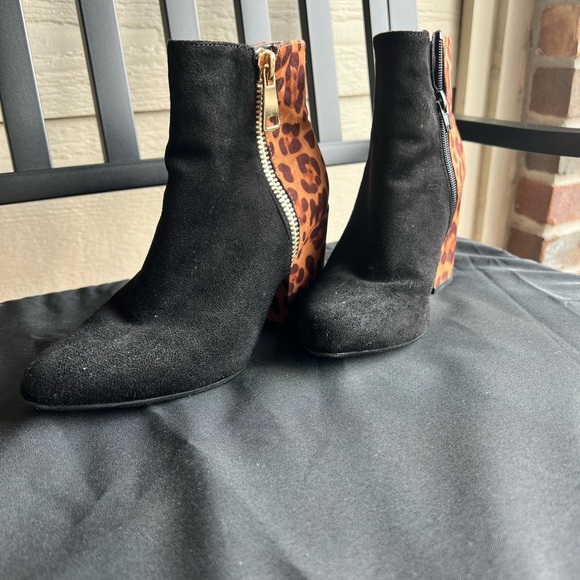 Black Suede Ankle Boots with Leopard Print Block Heel & Gold Zipper – Size 7 - Picture 2 of 6